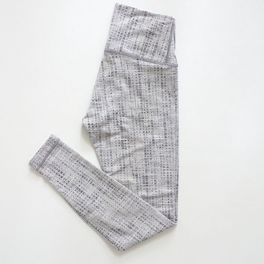 Lululemon Wunder Under 28" Size 6 in Action Jacquard Moonphase Silver Lining